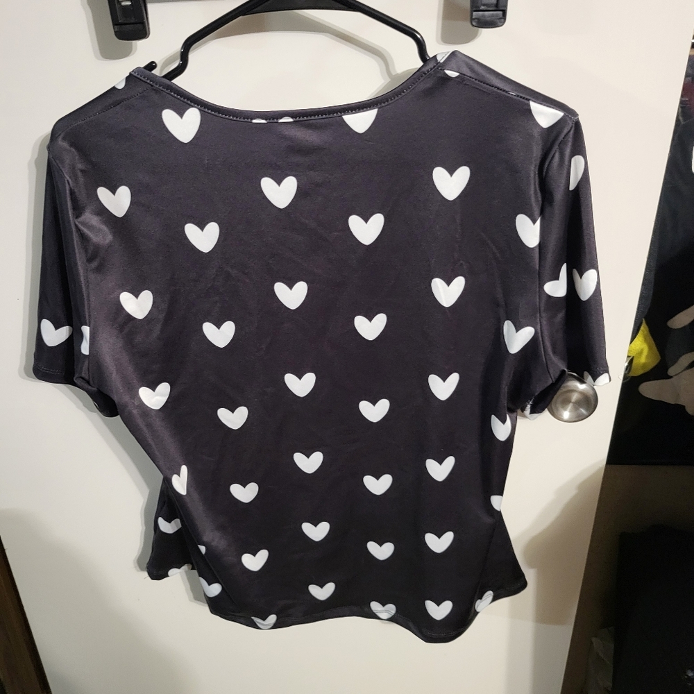 WOMANS SQUARE NECK HEART SHIRT SZ XXL - Picture 2 of 4